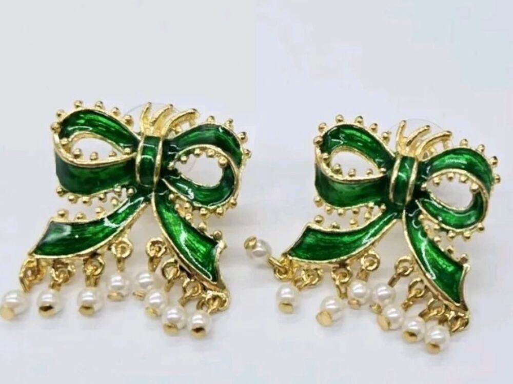 Green Pearl Enamel Fashion Clip on earrings